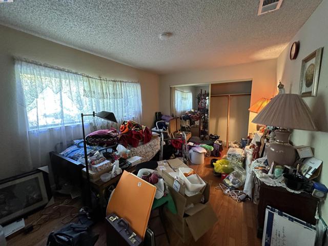 1988 Calaveras Dr, Pittsburg CA: https://media.crmls.org/mediaz/beca035c-e3f2-406e-899d-cd2e1551f1b2.jpg