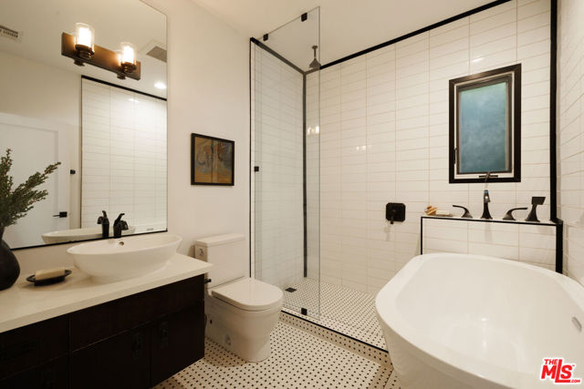 215 North Gower Street photo 22