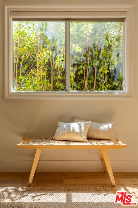 911 7th Street, Santa Monica CA: https://media.crmls.org/mediaz/beca420d-1910-4a12-bd5d-defdc8bac8e9.jpg