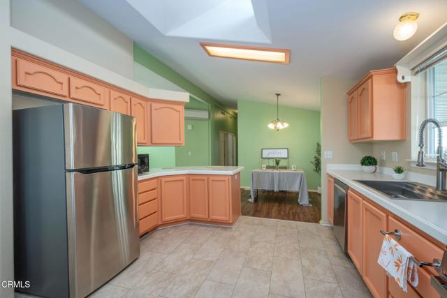 1215 Anchors Way Drive, Ventura CA: https://media.crmls.org/mediaz/beca72b4-700a-4967-a913-b684cce513d3.jpg