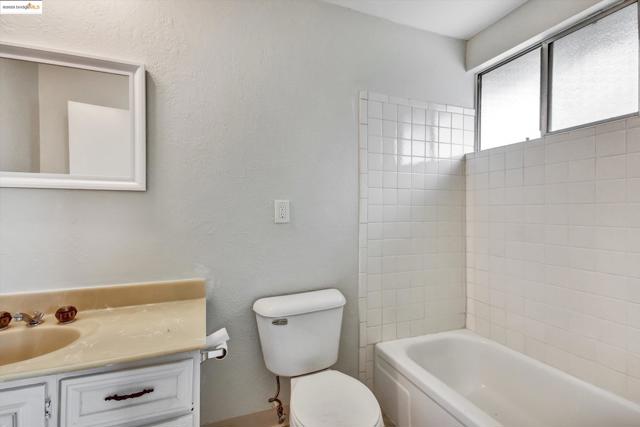 2040 Lanai Ave, San Jose CA: https://media.crmls.org/mediaz/beca9287-32d2-457d-90fb-a04a3957d74e.jpg