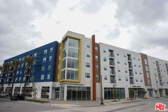 10568 Promenade Gateway, El Monte CA: https://media.crmls.org/mediaz/becab39c-9fcc-4c0e-b150-09e846afa659.jpg