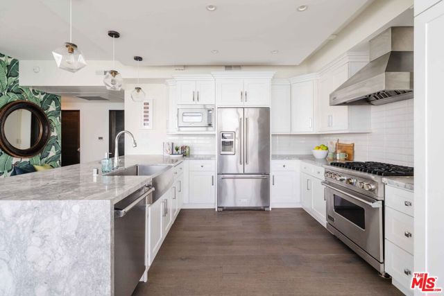 17366 West Sunset Boulevard, 405 photo 7
