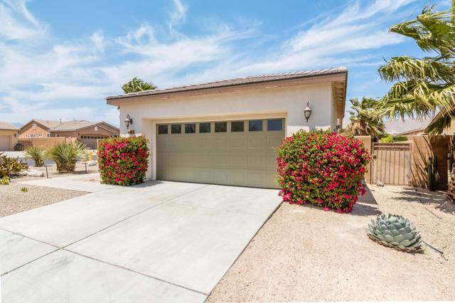 66168 S Agua Dulce Drive, Desert Hot Springs CA: https://media.crmls.org/mediaz/becadd69-4cff-4765-872e-2c14e58a4035.jpg