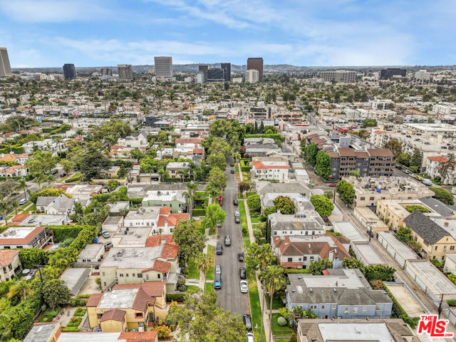 123 N Harper Avenue, Los Angeles CA: https://media.crmls.org/mediaz/becb6327-26ef-4e5f-a1e6-e7f6efa886ab.jpg