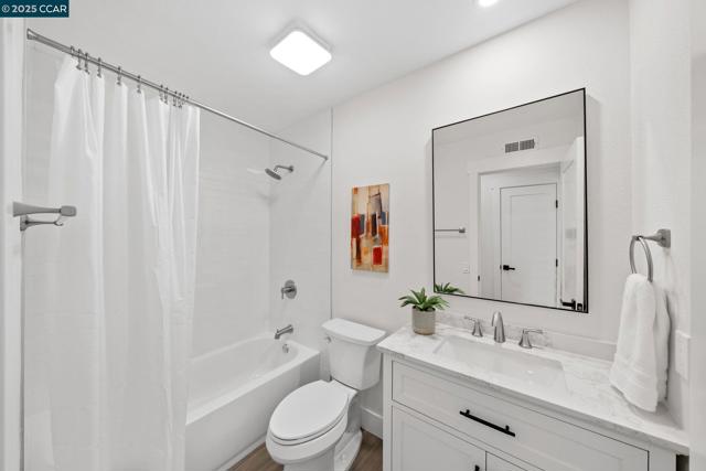 117 Brighton Rd, Alameda CA: https://media.crmls.org/mediaz/becba9e2-30cc-4fd4-858e-128c26d5458e.jpg
