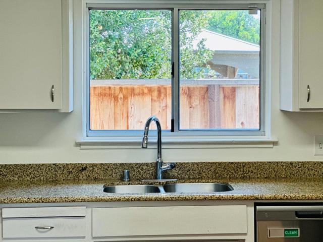 15061508 Kentfield Avenue, Redwood City CA: https://media.crmls.org/mediaz/becbe141-4086-4f5a-86ca-f625fdfebdd2.jpg