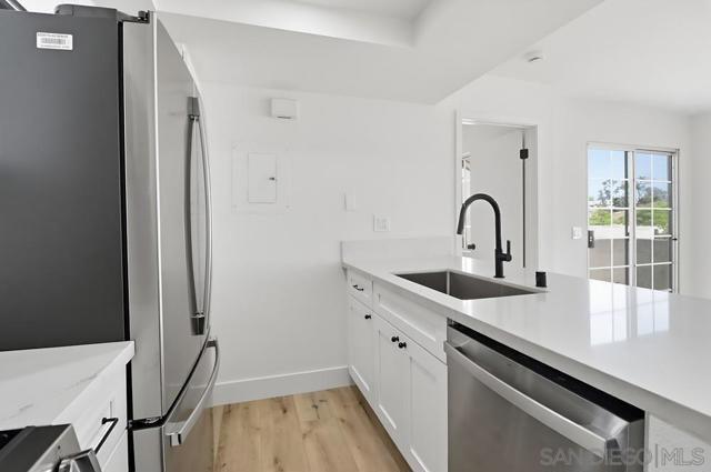 742 Eastshore Ter, Chula Vista CA: https://media.crmls.org/mediaz/becbe35c-2f00-426c-9f93-30e7ca17cf3d.jpg