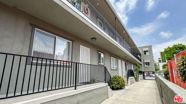 1241 N Fairfax Avenue, West Hollywood CA: https://media.crmls.org/mediaz/becc26e0-218c-4309-a040-be3ec77d4b8d.jpg