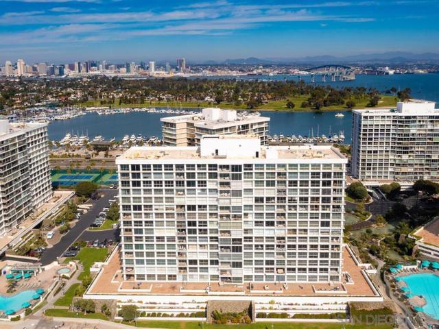1760 Avenida del Mundo, Coronado CA: https://media.crmls.org/mediaz/becc45ff-dee9-4807-b832-db2590c45dde.jpg