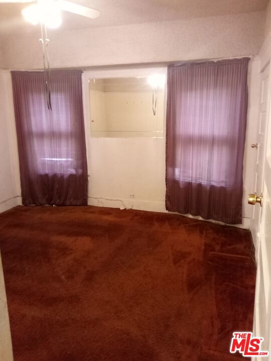 815 W 50th Street, Los Angeles CA: https://media.crmls.org/mediaz/becc9917-57a4-4b31-b9d6-544ca2f3517a.jpg