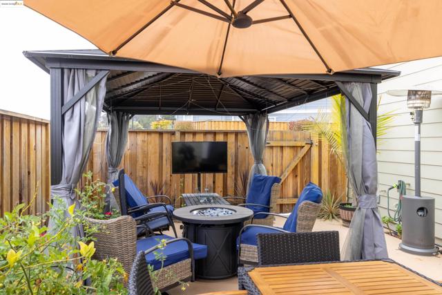 2810 Telegraph Blvd, Marina CA: https://media.crmls.org/mediaz/bece03bd-29d5-4323-9efa-211baf2f18c1.jpg