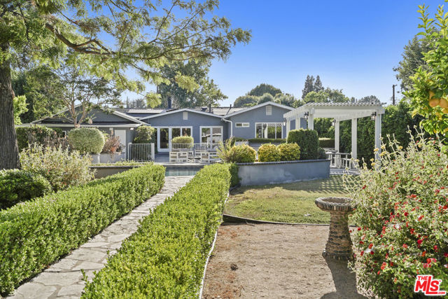 6002 Jumilla Avenue, Woodland Hills CA: https://media.crmls.org/mediaz/bece4bd5-f8cb-47ce-8750-896a3afcabc2.jpg