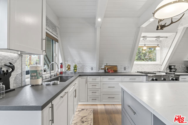161 Rocky Point Road, Lake Arrowhead CA: https://media.crmls.org/mediaz/bece6980-cad0-480a-a21a-3bd454ac0a5d.jpg