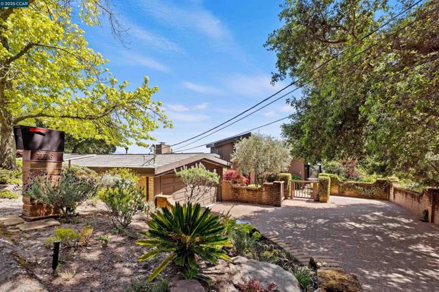 1176 Brown Ave, Lafayette CA: https://media.crmls.org/mediaz/bece919e-03a6-4bf8-92fb-0d189e6fd7c9.jpg