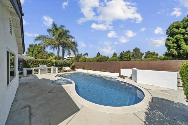 Image 33 of 39 For 930 Holly Glen Dr