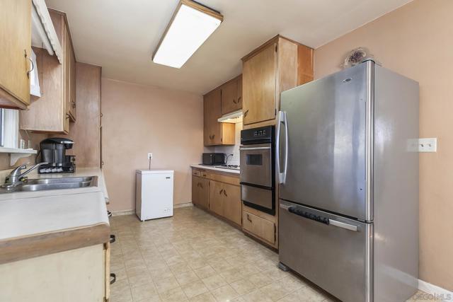 1256 TANGERINE ST, El Cajon CA: https://media.crmls.org/mediaz/becebb97-bdb7-48ec-96b6-fb311767f86b.jpg