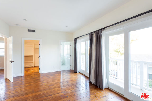 702 Pacific Ave., Venice CA: https://media.crmls.org/mediaz/becff4d7-7876-445f-a59f-19027b2563e1.jpg