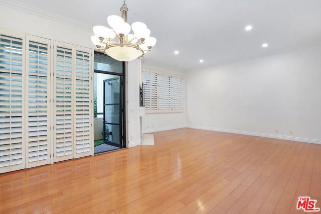 11636 Montana Avenue, Los Angeles CA: https://media.crmls.org/mediaz/bed04828-de48-4391-8694-2e7ba84bcec1.jpg