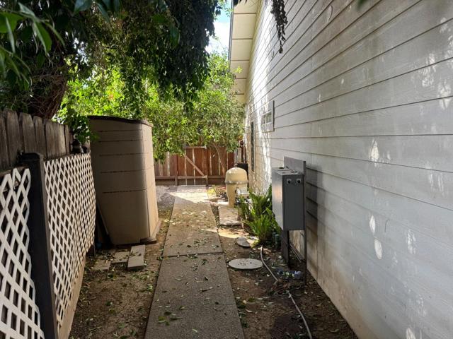 1703 Monte Grosso Drive, Merced CA: https://media.crmls.org/mediaz/bed04969-6d5e-4b1b-9581-ae101281795a.jpg