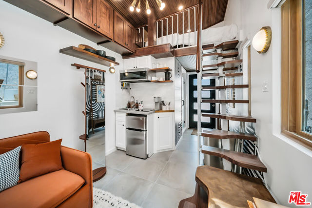 1940 N Avenue 51, Los Angeles CA: https://media.crmls.org/mediaz/bed0d991-91fa-4398-be05-9b1cdff22fda.jpg