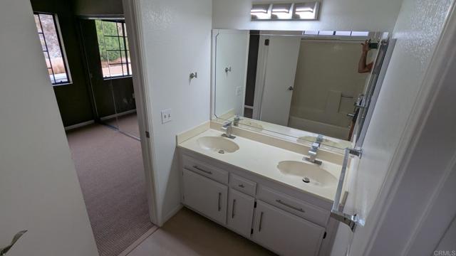 Jack/Jill Bathroom between bedrooms