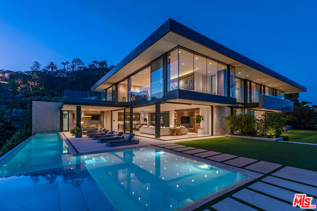 1601 Casale Road, Pacific Palisades CA: https://media.crmls.org/mediaz/bed1a9bb-8856-4f0f-a48b-3a1383f37f76.jpg