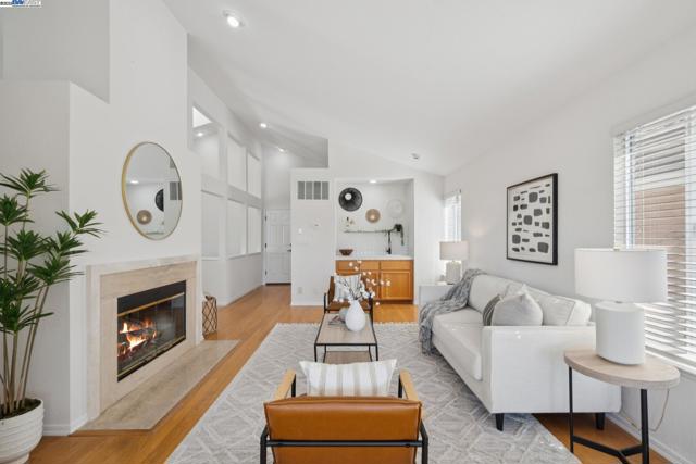 447 Donner Way, San Ramon CA: https://media.crmls.org/mediaz/bed1ac13-fbf4-4cd3-ace2-c3054102cbb9.jpg