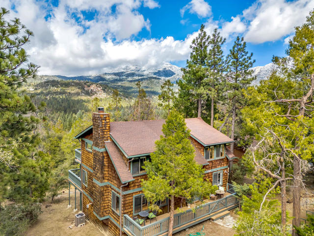53184 Double View Drive, Idyllwild CA: https://media.crmls.org/mediaz/bed282e6-241d-49a4-b772-44ec28fdfce4.jpg