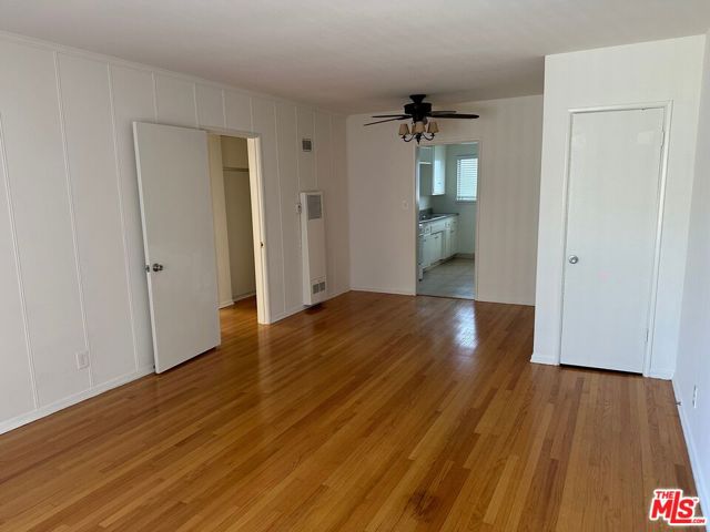 15207 Dickens Street photo 5