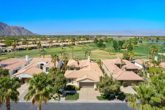 80080 Riviera, La Quinta CA: https://media.crmls.org/mediaz/bed2d2d0-e714-4cb5-acb2-773b9dfb8de2.jpg