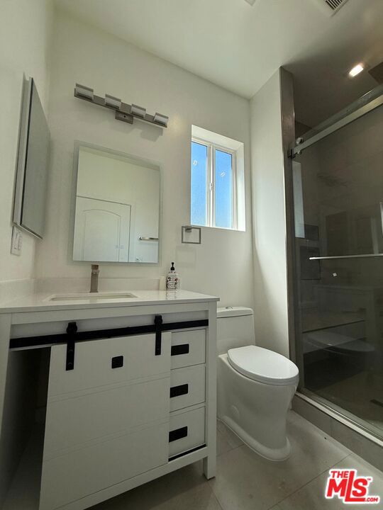 10229 1/2 N Jumilla Avenue, Chatsworth CA: https://media.crmls.org/mediaz/bed32d81-e1ce-41b0-b954-589953258411.jpg