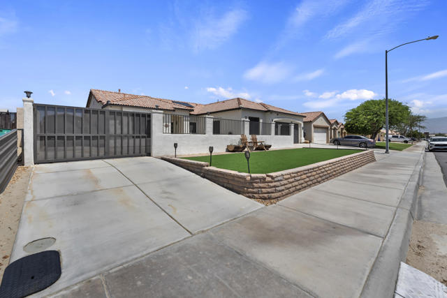 31292 Via Ventana, Thousand Palms CA: https://media.crmls.org/mediaz/bed37985-7a84-46cd-a10b-abc2d61ba3f0.jpg