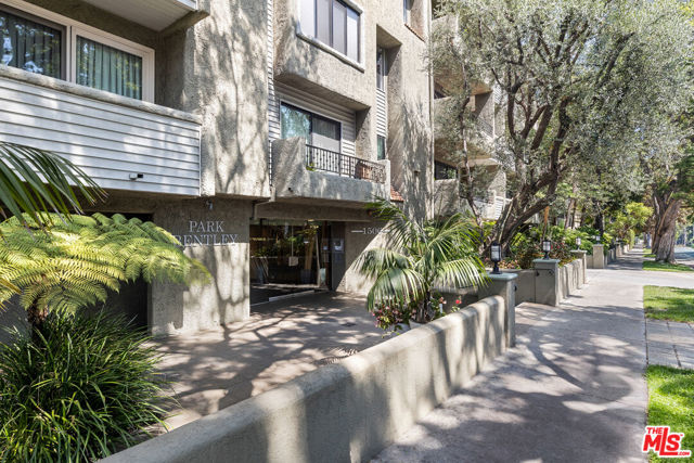 1506 S Bentley Avenue, Los Angeles CA: https://media.crmls.org/mediaz/bed4367a-d62c-41ba-8051-c454ca67ed81.jpg