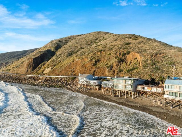 43000 Pacific Coast Highway, Malibu CA: https://media.crmls.org/mediaz/bed49c33-b672-4f32-9f54-aaeed9077400.jpg