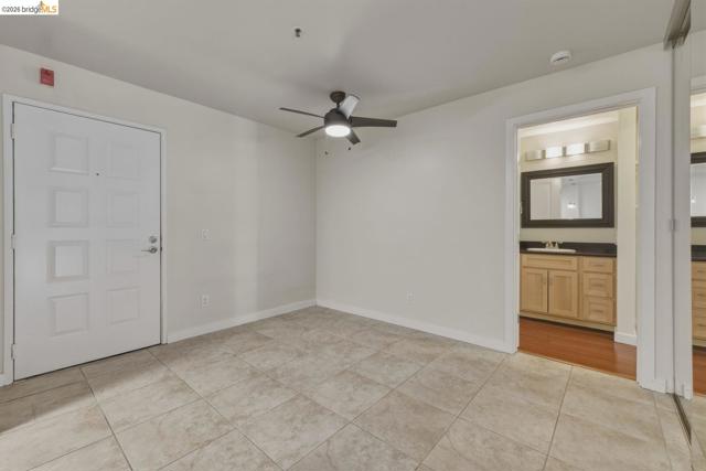 6400 Christie Ave, Emeryville CA: https://media.crmls.org/mediaz/bed55244-3d8a-400a-81f1-df92aaf116ea.jpg