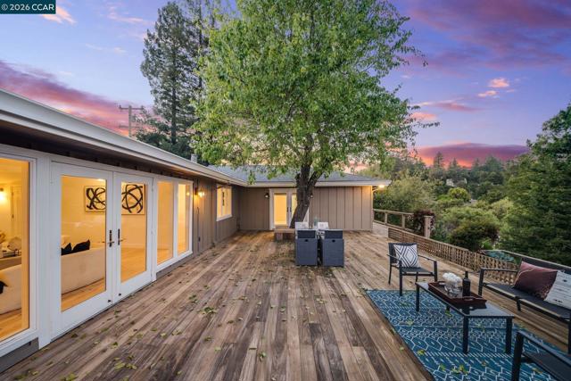 102 Hillcrest Dr, Orinda CA: https://media.crmls.org/mediaz/bed55723-7a0a-483b-827d-529d6dd2c3c9.jpg