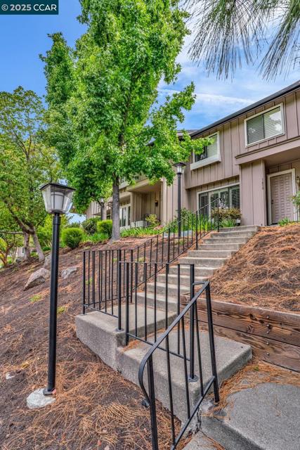 1430 Tampico Pl, Walnut Creek CA: https://media.crmls.org/mediaz/bed5e97e-b114-488e-a1bd-f4bd79266a9d.jpg