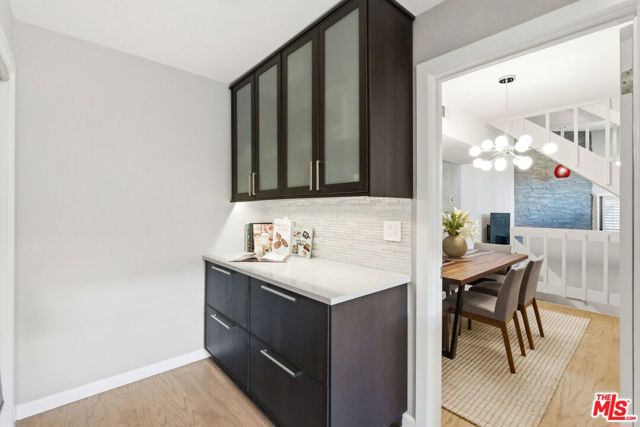 1013 16th Street, Santa Monica CA: https://media.crmls.org/mediaz/bed6c4db-2c32-459f-abbf-8793ffa62fbf.jpg