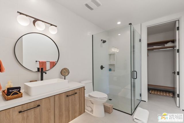 8 Desert Lark Circle, Rancho Mirage, CA 92270