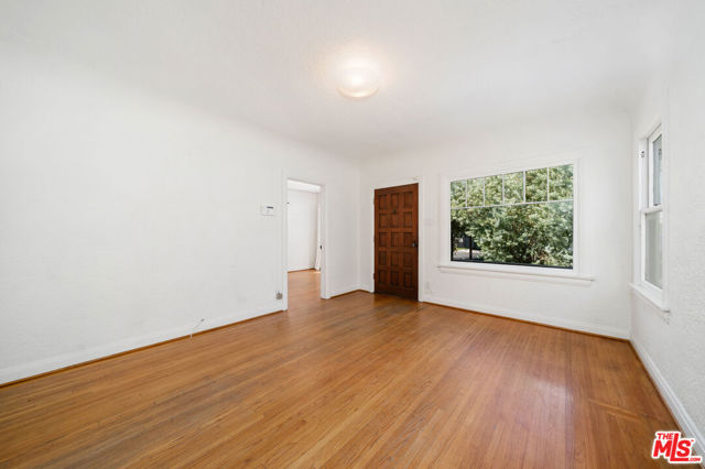 3000 Finch Street, Los Angeles CA: https://media.crmls.org/mediaz/bed78540-b1ec-47fe-924b-e8556aa0196c.jpg