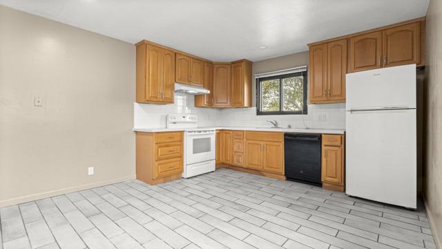 Image 6 of 38 For 1090 Clyde Avenue