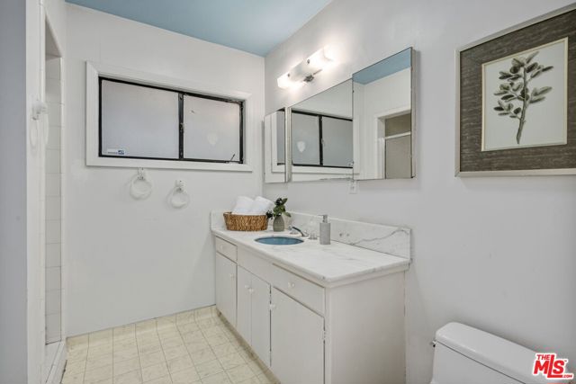 515 Warner Avenue, Los Angeles CA: https://media.crmls.org/mediaz/bed7abea-713e-41b9-b241-acd92ebac216.jpg