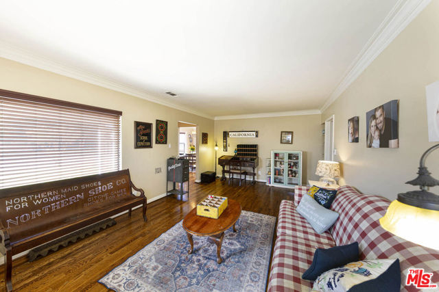 532 N San Marino Avenue, San Gabriel CA: https://media.crmls.org/mediaz/bed7cf4a-141e-417b-8797-19b566b0e12b.jpg