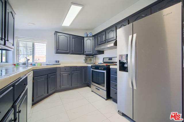 308 13th Street, Seal Beach CA: https://media.crmls.org/mediaz/bed80b0a-55d8-4e52-ba8d-6775ab297092.jpg