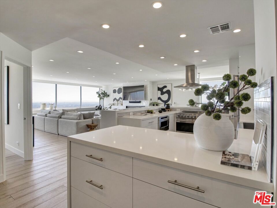 2220 Avenue Of The Stars #2605