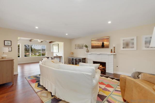 1144 San Julian Dr, San Marcos CA: https://media.crmls.org/mediaz/bed8411a-50c4-40c1-99a0-af21a55ec954.jpg