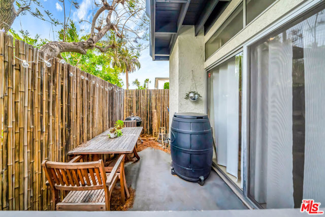 1218 9th Street, Santa Monica, California 90401, 2 Bedrooms Bedrooms, ,1 BathroomBathrooms,Townhouse,For Sale,9th,24399267