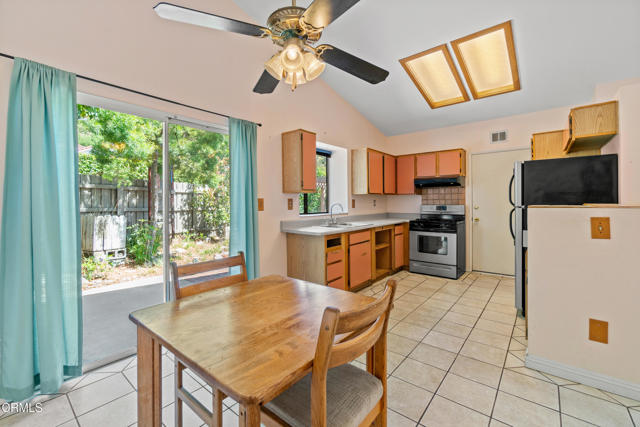 447 Ute Lane, Ventura CA: https://media.crmls.org/mediaz/bed8c6bf-03c2-4c91-b3d5-3062c87d10b8.jpg