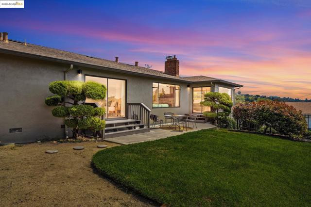 8499 Aster Ave, Oakland CA: https://media.crmls.org/mediaz/bed8d4d5-e18f-4a1b-a101-cd0007c41e47.jpg